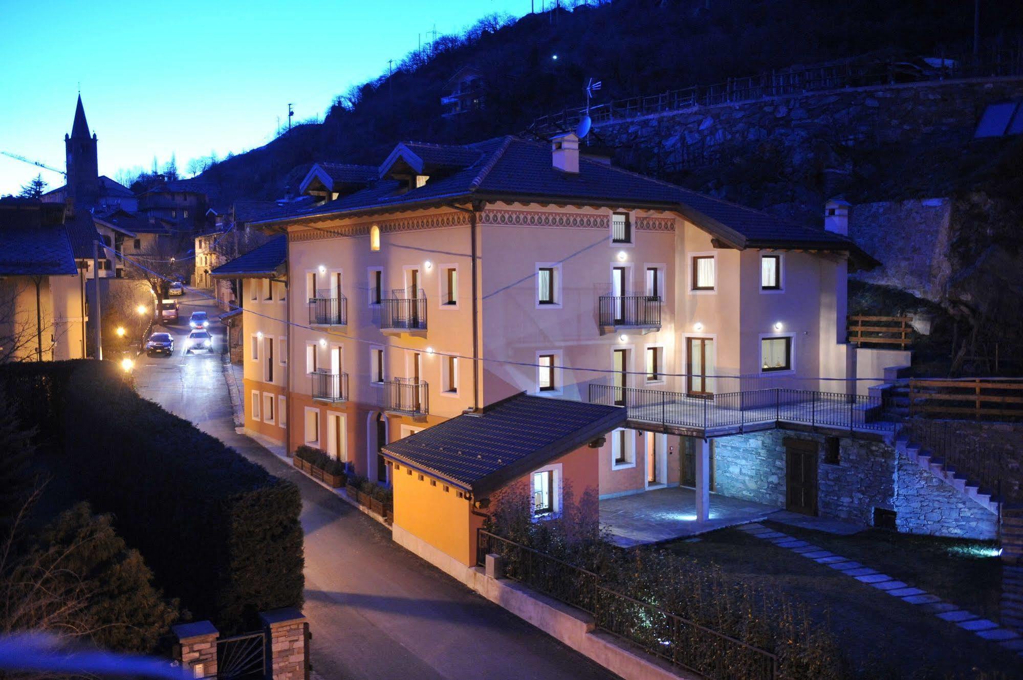 Au Berceau Du Bien-Etre Villa Chambave Bagian luar foto
